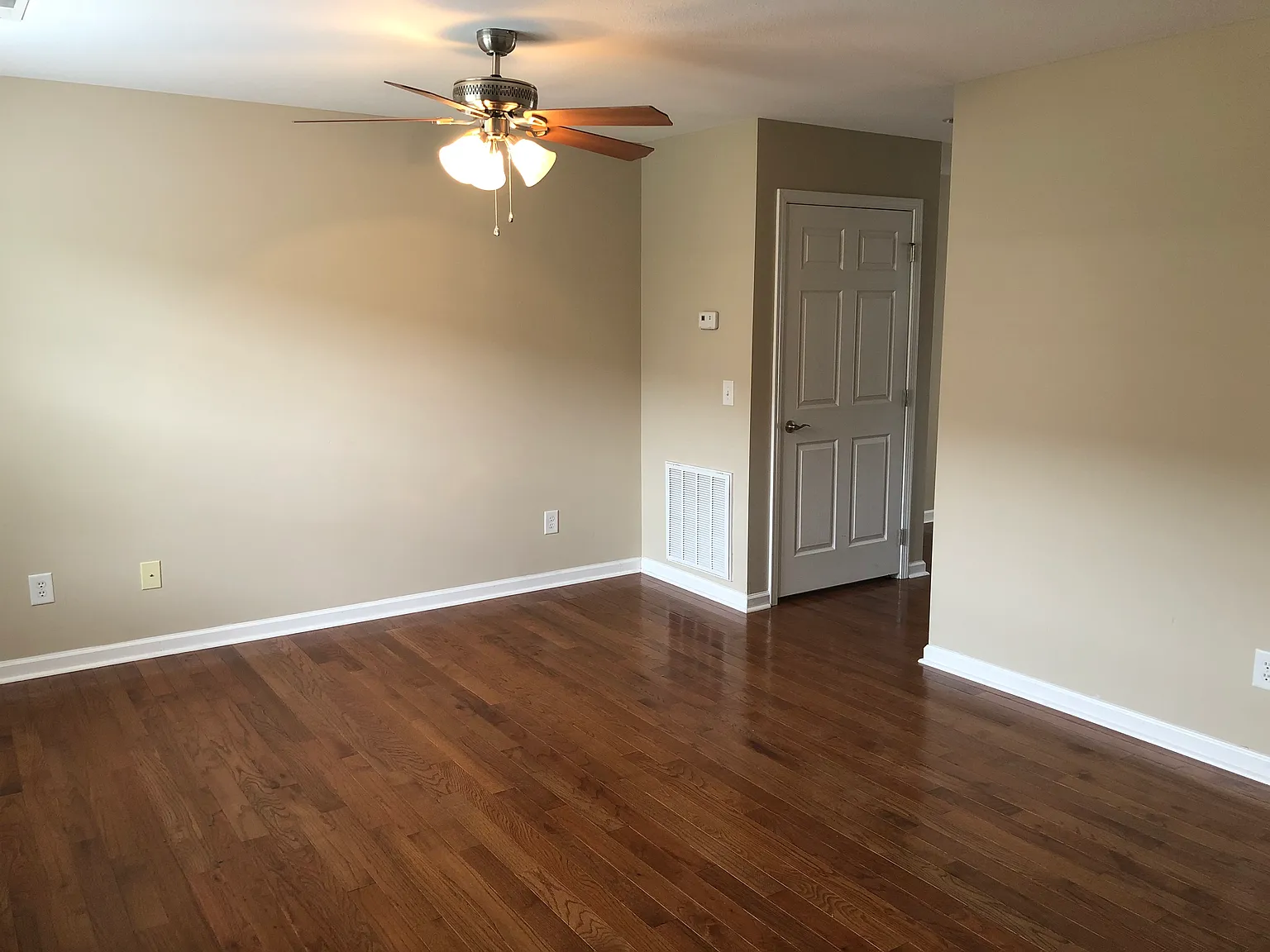 2 bed, 2.5 bath, 1200 sqft, $1,450 — Photo 4
