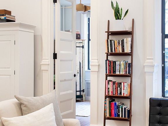 3rd image of 121 W 80th St APT 1
