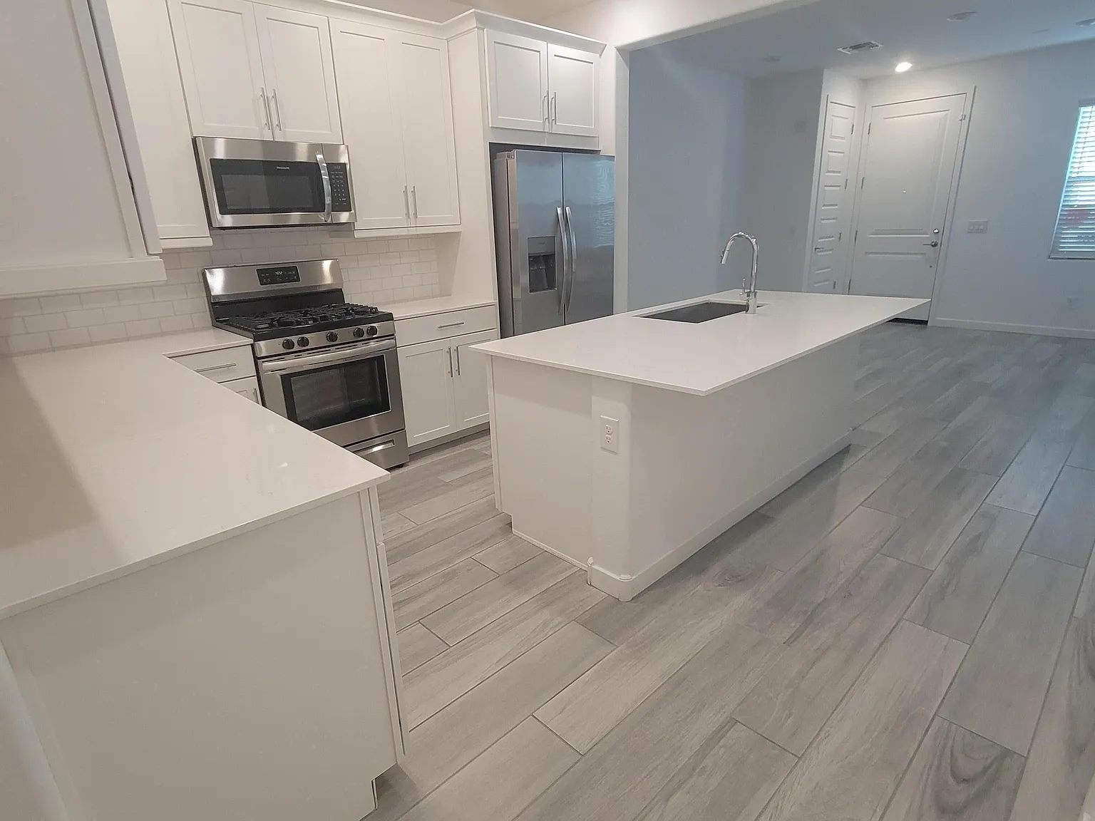 3 bed, 2.5 bath, 1456 sqft, $2,850 — Photo 3