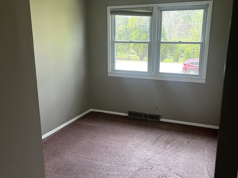521 Elizabeth St — Photo 6