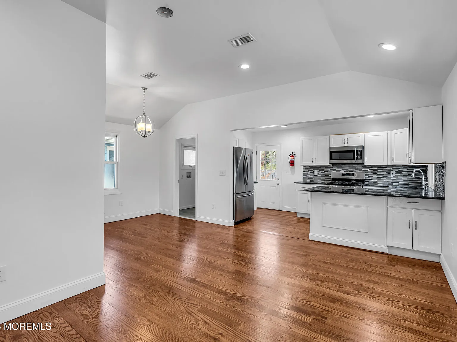 3 bed, 1100 sqft, $3,000 — Photo 3