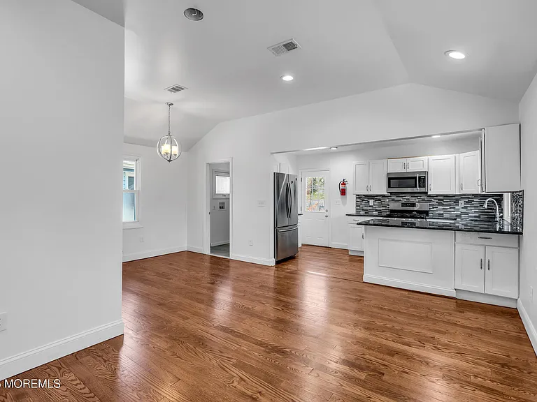 351 Hulse Ave — Photo 3