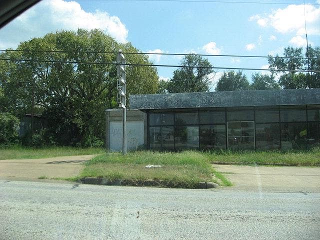 2nd image of 1515 W Corsicana St