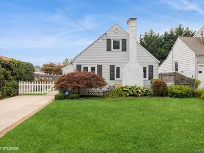 10 Stuart Avenue, Babylon, NY, 11702