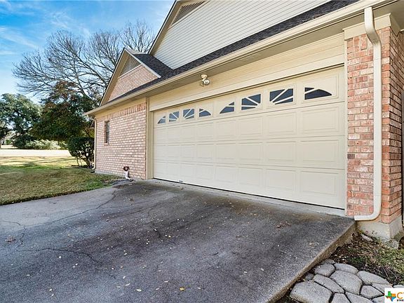 3rd image of 210 Twelve Oaks Dr