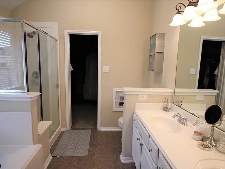 2409 Avalon Trace Ln — Photo 10
