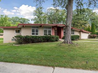 21300 Masi Ct, Grosse Ile, MI 48138