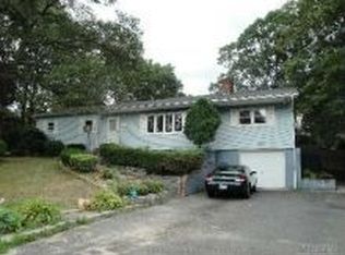 111 W Woodside Ave, Patchogue, NY 11772