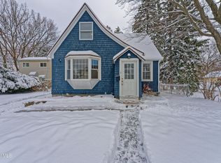 7 Pinehurst Rd, Colonie, NY 12205