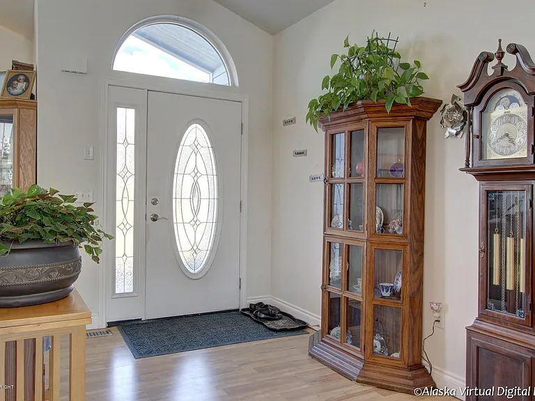 2384 S Paddock Dr — Photo 2