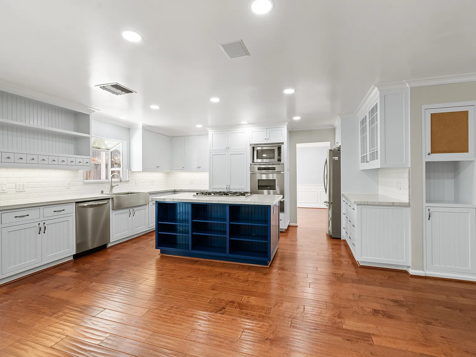 4 bed, 2493 sqft, $5,375 — Photo 4