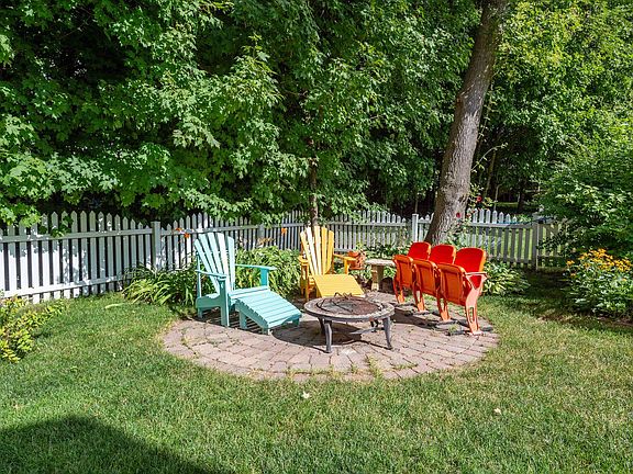 4th image of 1057 Sugarbush Ln