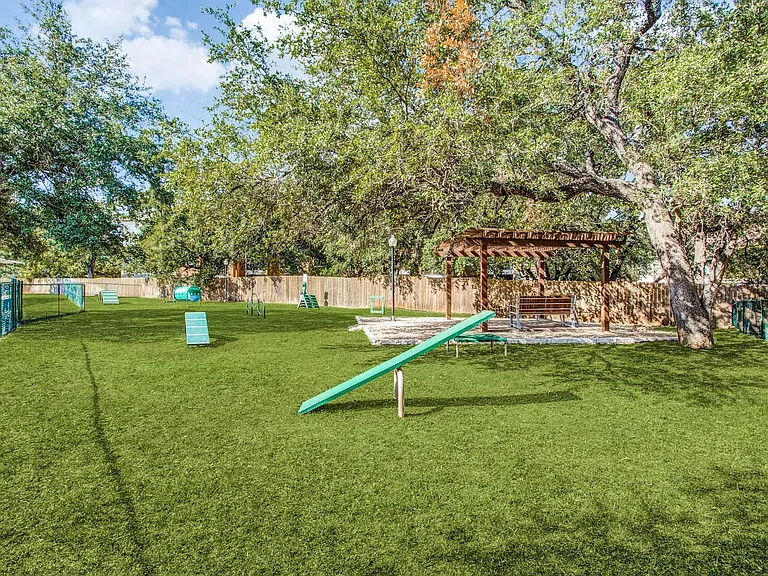 Lakeline Villas — Photo 23