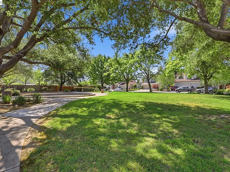 780 Avante Pl — Photo 49
