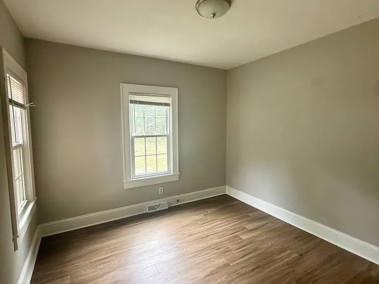 511 Alamance Rd — Photo 9
