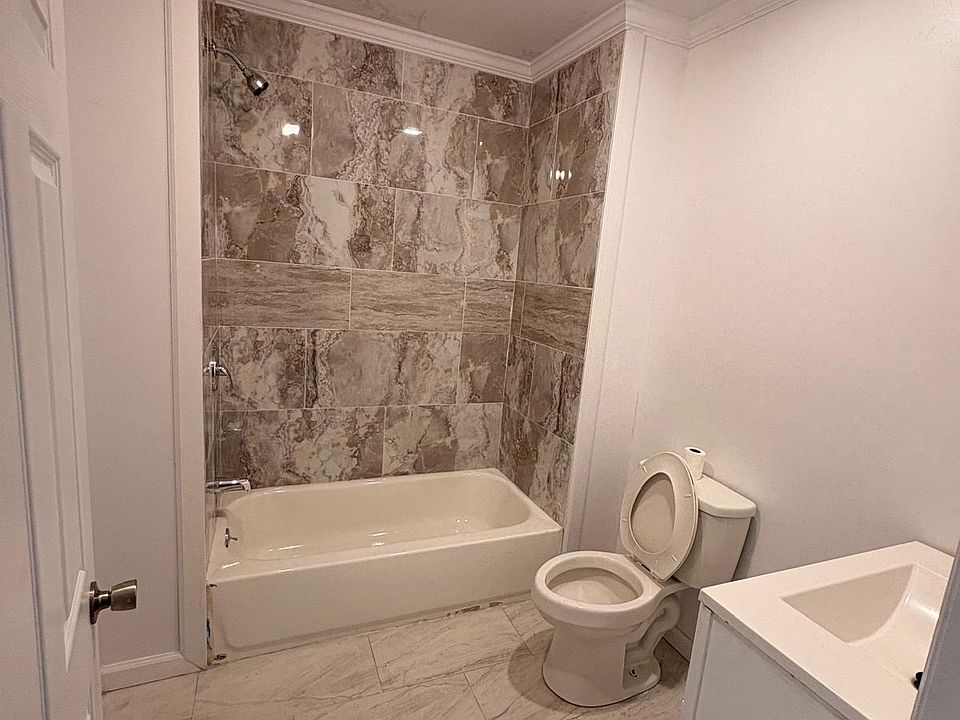 1st image of 409 W Market St #2