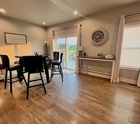 3rd image of 715 Lily Ln