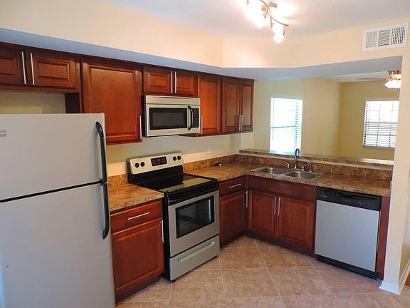 4th image of 506 N Albany Ave