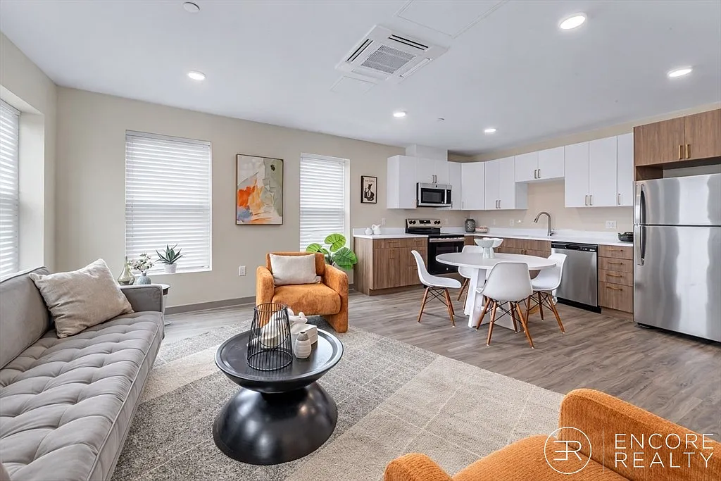 2 bed, 850 sqft, $3,200 — Photo 1