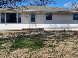 910 S Main St, Linton, IN 47441