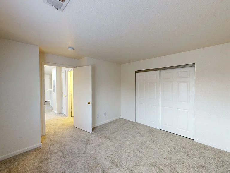 Lyons Gate Apartments — Photo 22