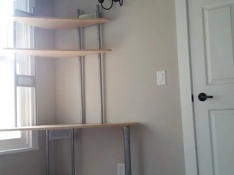 936 Drake St — Photo 17