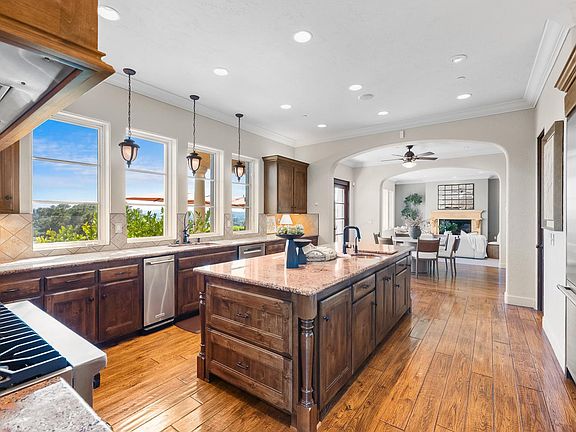 5th image of 636 Montebello Drive
