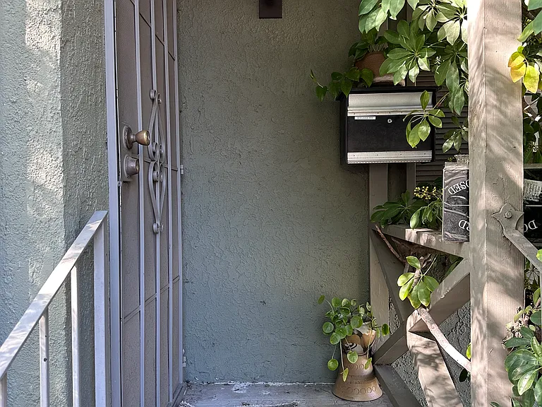 4419 Ledge Ave — Photo 24