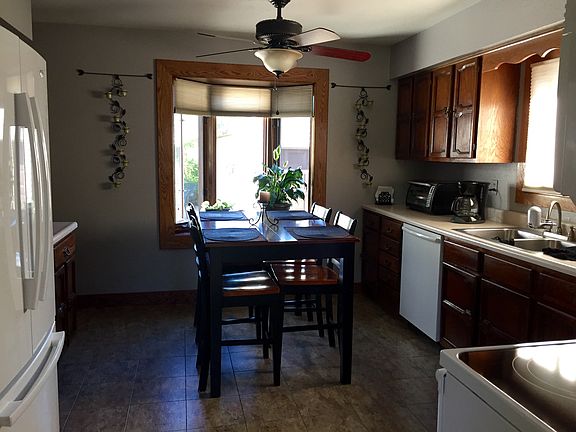 4th image of 8372 Tamarack Dr