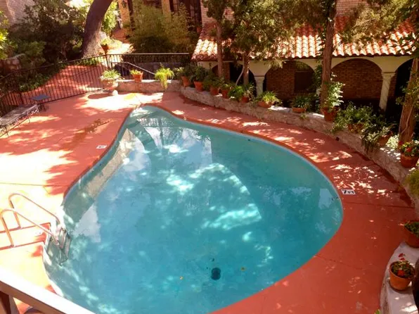 La Mariposa Apartments