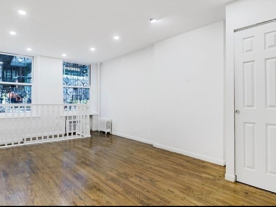 1st image of 45 W 69th St APT 1A