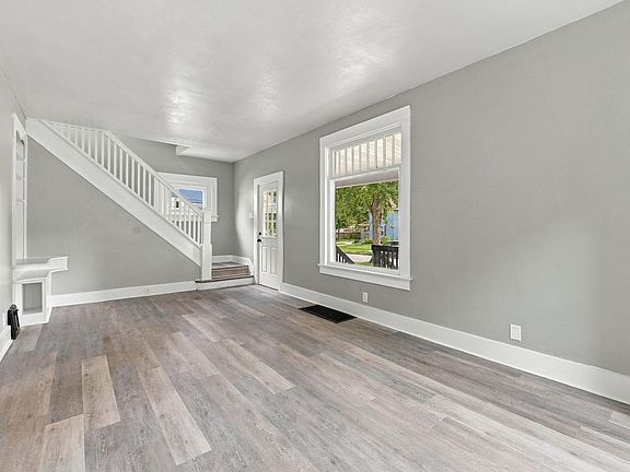 3rd image of 808 Greenlawn Ave