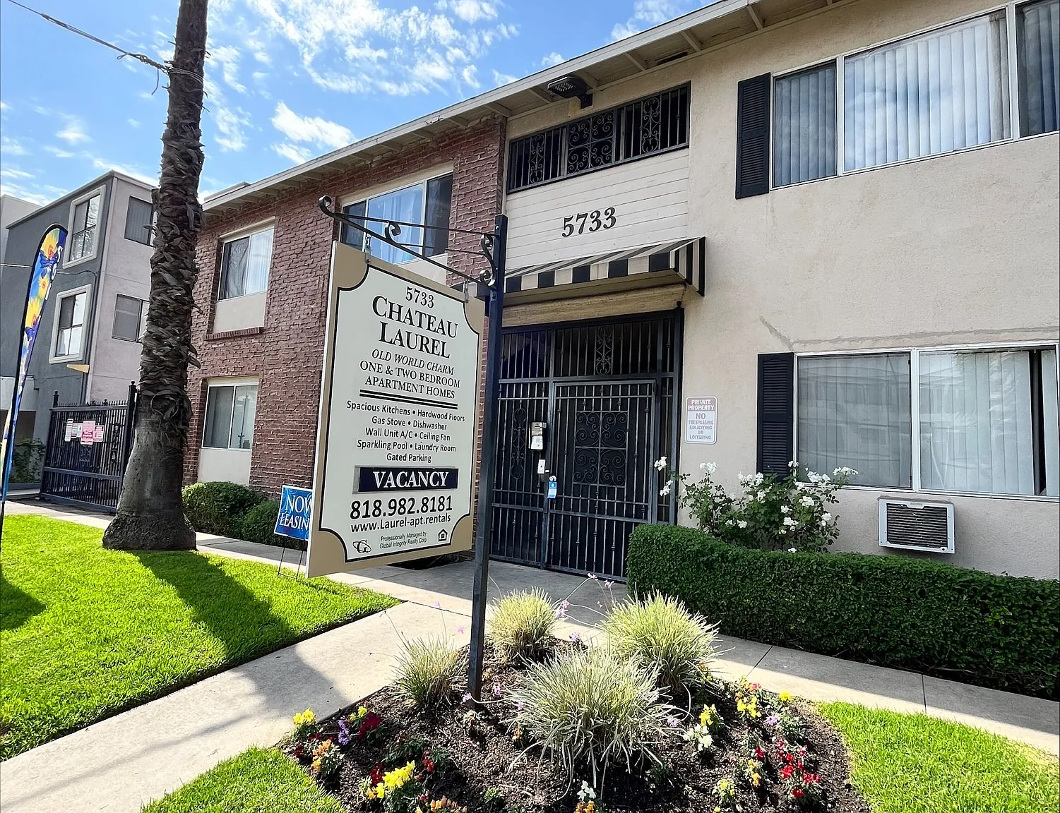 Chateau Laurel Apartments — Photo 1
