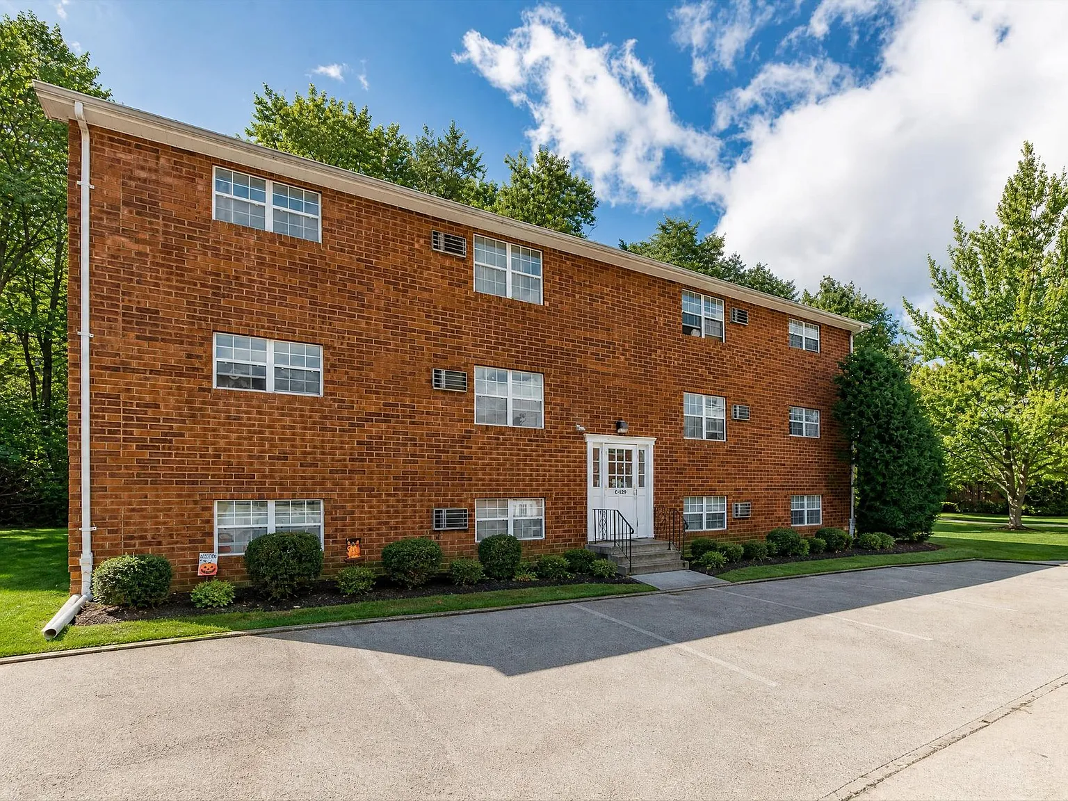Meadow View Apartments — Photo 1