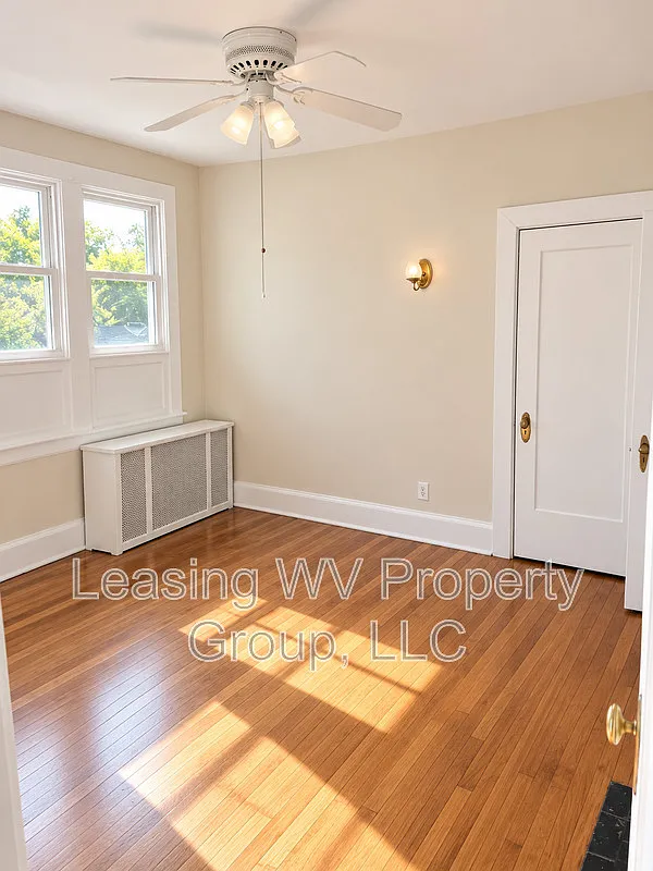 3 bed, 1.0 bath, 1200 sqft, $900 — Photo 4