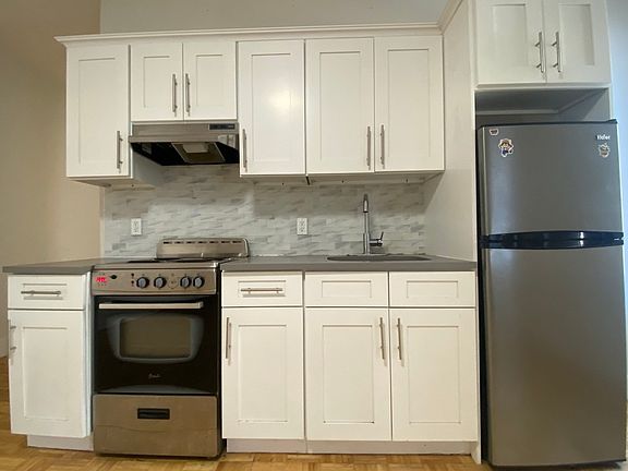 3rd image of 2 Pinehurst Ave APT B7