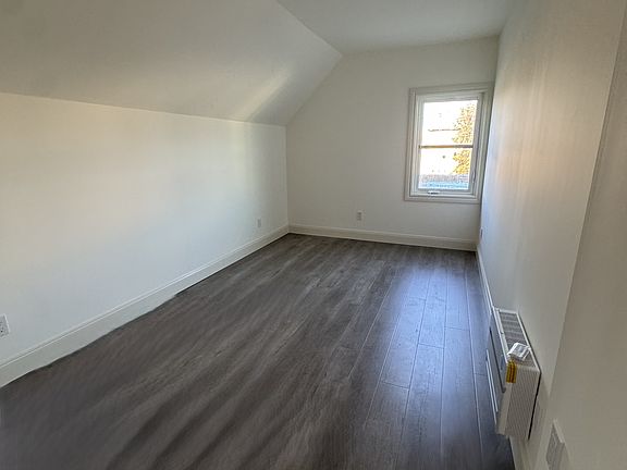 5th image of 428 26th St APT D