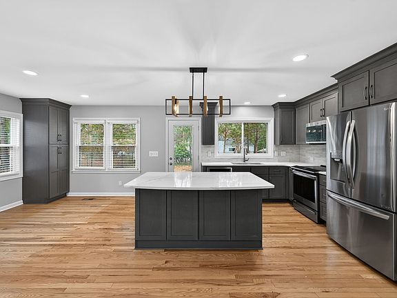 5th image of 1112 Stonehedge Ave