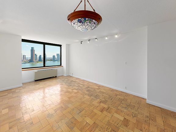 4th image of 415 E 37th St APT 24B