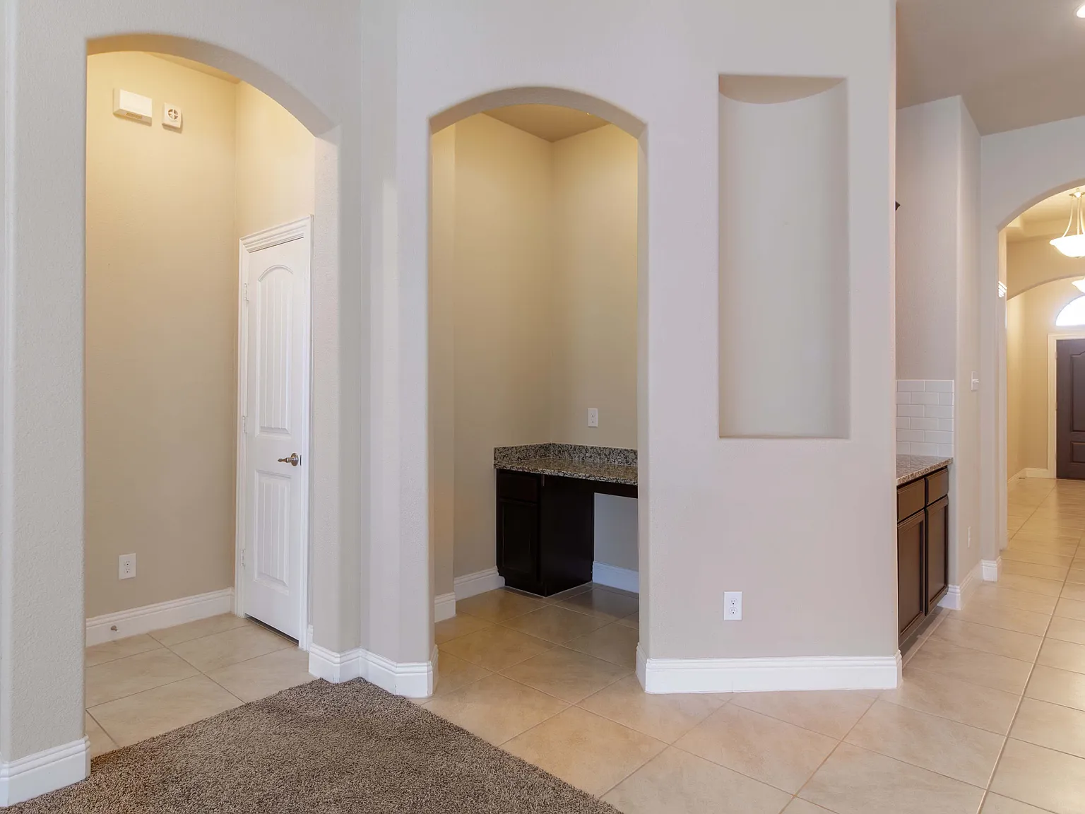 15613 Renshaw Way — Photo 4