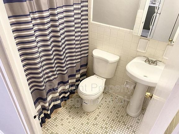 3rd image of 3822 Washington Ave #1