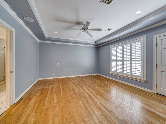 4th image of 210 Castano Ave