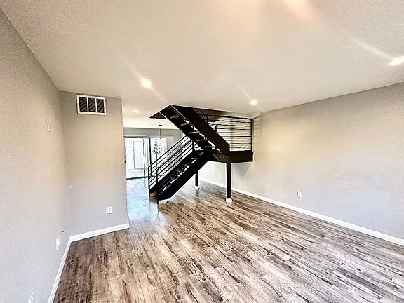 3rd image of 10635 Aristocrat Ct