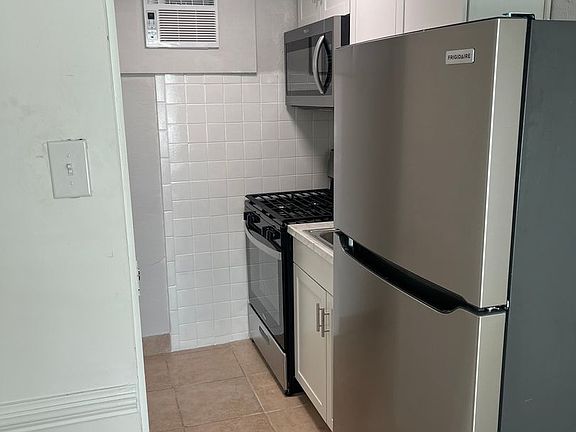 2nd image of 805 W New York Ave #109