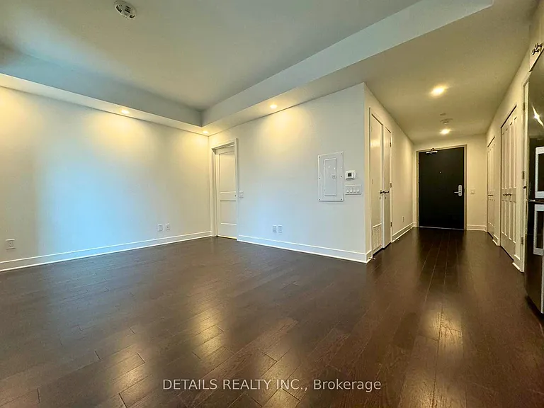 180 George St #911 — Photo 9