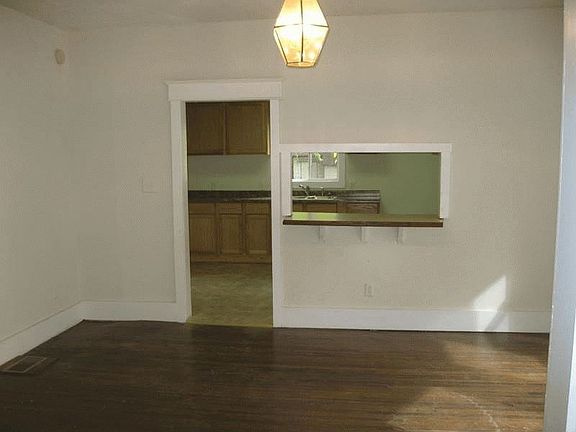 3rd image of 923 N Temple Ave