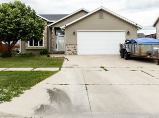 3867 S 19th St, Grand Forks, ND 58201