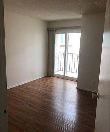 3rd image of 6326 Hazeltine Ave