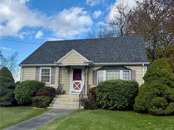 48 Hambly Rd, Tiverton, RI 02878