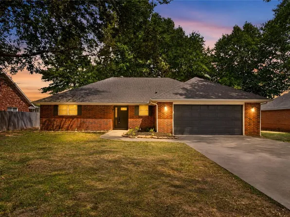 515 N Oakwood St, Lowell, AR 72745